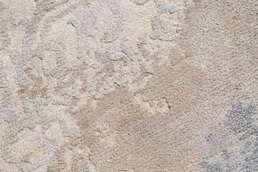 Grauer handgeknüpfter Teppich 'Fragment Classic Taupe': Detailansicht